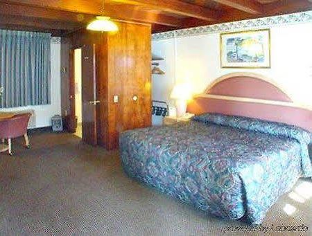 Cloverdale Oaks Inn Rum bild